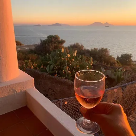 Luna Rossa 3* Ginostra