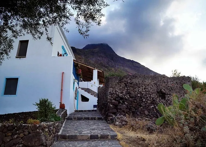 Luna Rossa 3* Ginostra